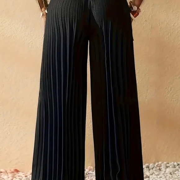 Elegant Black Wide-Leg Pants - Picture 2 of 2